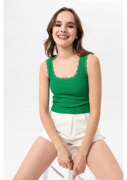 Kadın Dantel Detaylı Kaşkorse Crop Atlet fiyatları