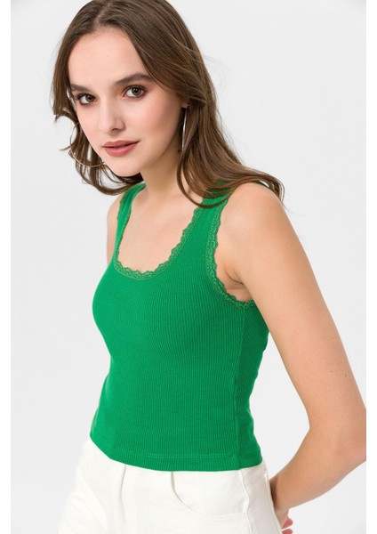 Kadın Dantel Detaylı Kaşkorse Crop Atlet fırsatları