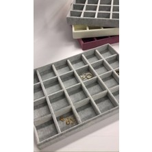 Megas Dekor Yerli Üretim Süet Kumaş Gri Renk 34/24 cm 24 Bölmeli Kolye Küpe Yüzük Sergileme Tablası