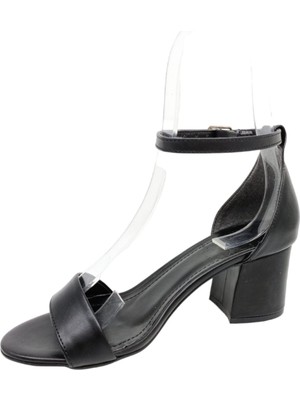 Zerhan 700 Kadın Siyah Renk Bantlı Alçak Topuklu Ayakkabı