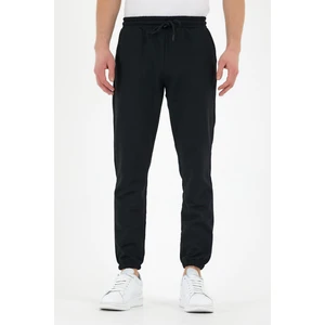 Siyah Erkek Eşofman Altı Etiketli Arka ve Yan Cepli Regular Fit Lastik Paça10