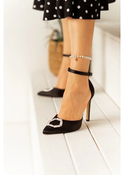 Siyah Saten Stiletto Sivri Burun Taş Detaylı Kadın Topuklu Ayakkabı