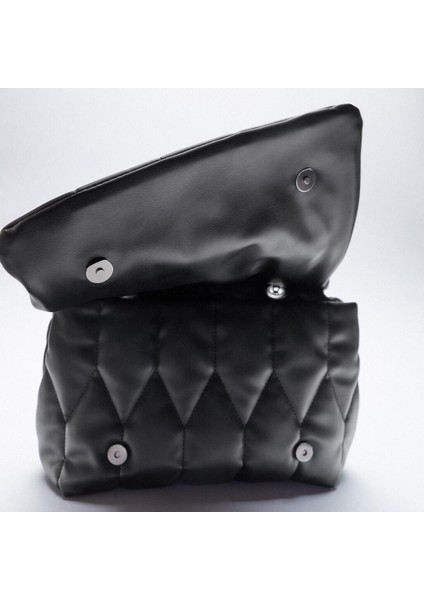 Kadınların Çantası Kore Modası Siyah Zinciri, Tek Omuz Gönderici Çantası, Basit Büyük Kapasitet Rombu Çantası Altında. (Yurt Dışından) fırsatları