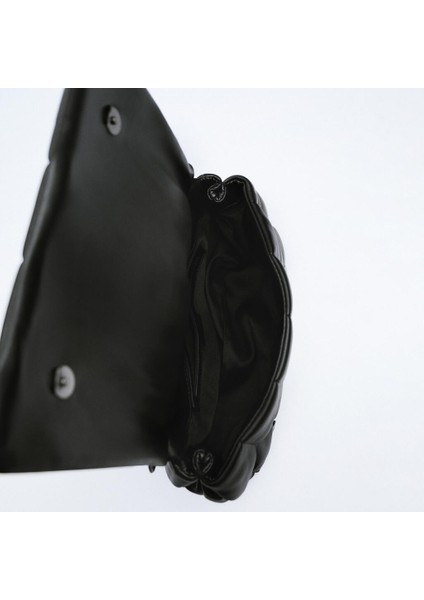 Kadınların Çantası Kore Modası Siyah Zinciri, Tek Omuz Gönderici Çantası, Basit Büyük Kapasitet Rombu Çantası Altında. (Yurt Dışından) indirimleri