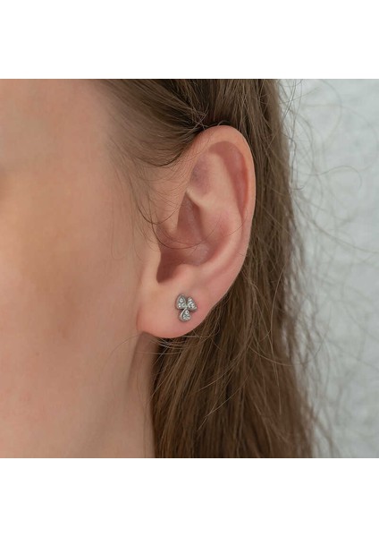 Gümüş Çiçek Çivili Bayan Küpe modelleri