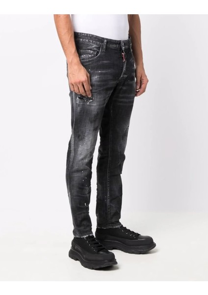 Mid-Rise Distressed Straight Leg Jeans