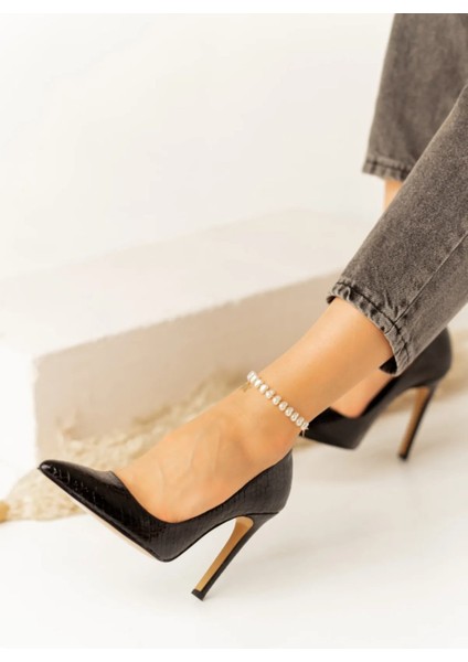 Siyah Yılan Derisi Desenli Stiletto Sivri Burun Kadın Topuklu Ayakkabı