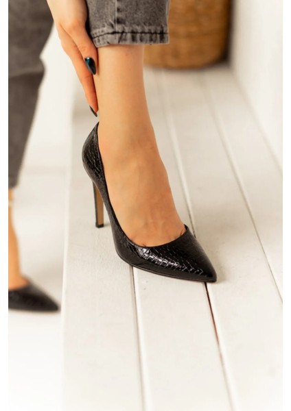 Siyah Yılan Derisi Desenli Stiletto Sivri Burun Kadın Topuklu Ayakkabı fırsatları