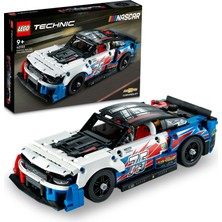 LEGO Technic NASCAR® Yeni Nesil Chevrolet Camaro ZL1 42153 - Oyuncak Yarış Arabalarını Seven 9 Yaş ve Üzeri Çocuklar için Yaratıcı Oyuncak Yapım Seti (672 Parça)