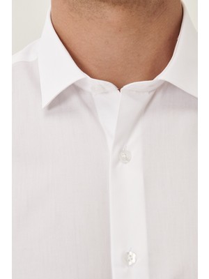 ALTINYILDIZ CLASSICS Erkek Beyaz Ütülemesi Kolay Slim Fit Dar Kesim Klasik Yaka Pamuklu Gömlek