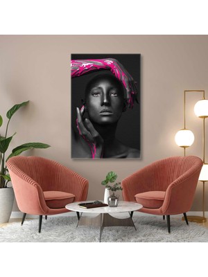 Turuncu Gala Çiçeğiyle Süslenmiş Kırmızı Şapkalı Kadın Dikey Kanvas Tablo