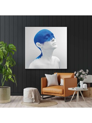 Elleri Mavi Boyalı Kadın Cyan Dekor Dikey Kanvas Tablo