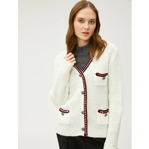 Melis Ağazat x Koton - Düğme Detaylı V Yaka Cepli Örgü Hırka