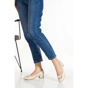 MFT Ayakkabı Kadın Bej Suni Deri Kısa Topuklu Stiletto Tokalı