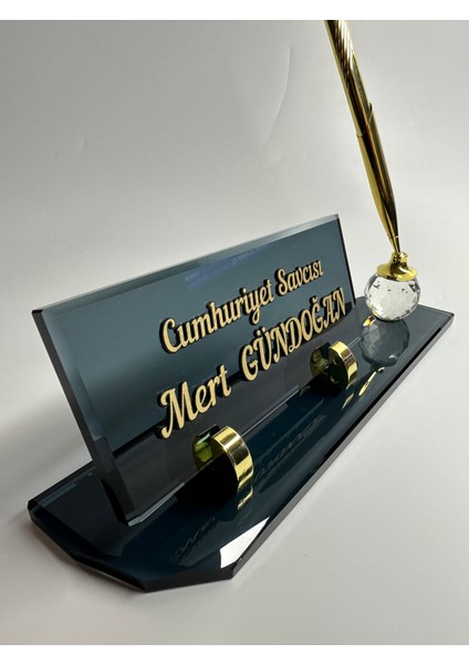 Kristal Füme Cam Masa Isimlik Tek Kalem ve Kabartma Yazı Aksesuarlı Hediyelik fiyatları