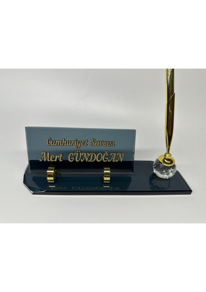 Kristal Füme Cam Masa Isimlik Tek Kalem ve Kabartma Yazı Aksesuarlı Hediyelik modelleri