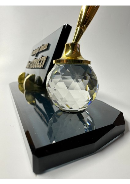 Kristal Füme Cam Masa Isimlik Tek Kalem ve Kabartma Yazı Aksesuarlı Hediyelik indirimleri