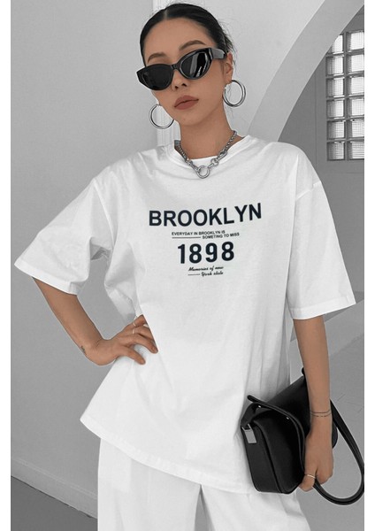 1898 Brooklyn Beyaz Oversize Salas Boyfriend Kadın T-Shirt