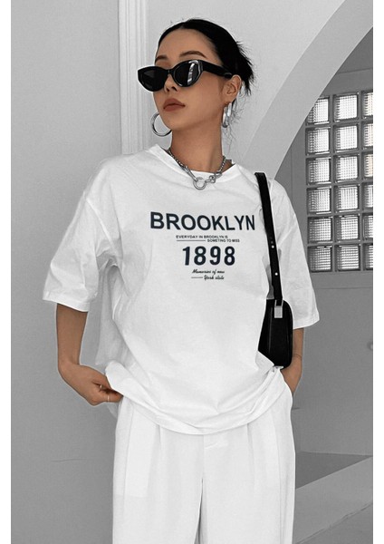 1898 Brooklyn Beyaz Oversize Salas Boyfriend Kadın T-Shirt