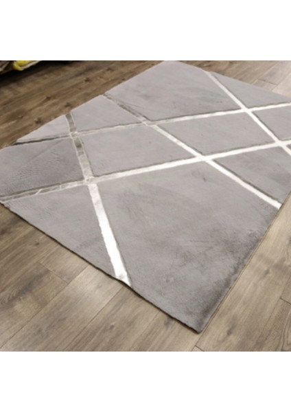 Gri Gümüş Bordürlü Peluş Halı 140 x 200 cm