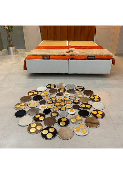 Gold Detaylı Dana Derisi Yuvarlak Puantiyeli Halı 150 x 150 cm