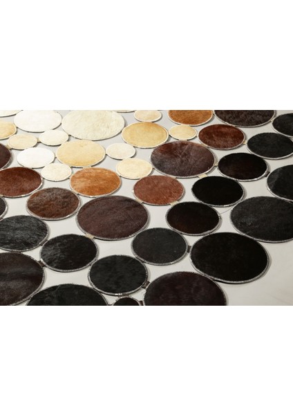 Karamel Rengi & Krem Doğal Dana Derisi Puantiyeli Halı 140 x 200 cm