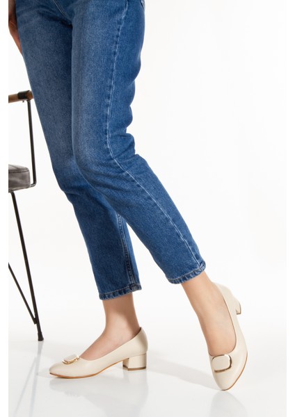 Kadın Bej Suni Deri Kısa Topuklu Stiletto Tokalı