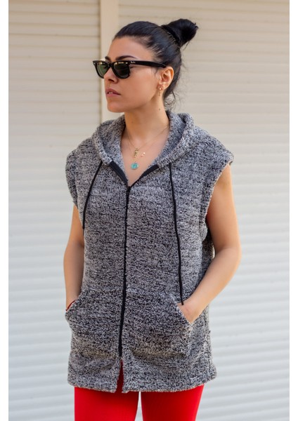 Kadın Gri Peluş Kalın Fermuarlı Kapüşonlu Yelek 23KYLKMY01