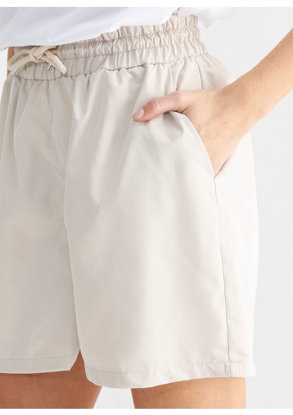 Lastikli Bel Geniş Fit Açık Bej Kadın Şort ORGI fırsatları
