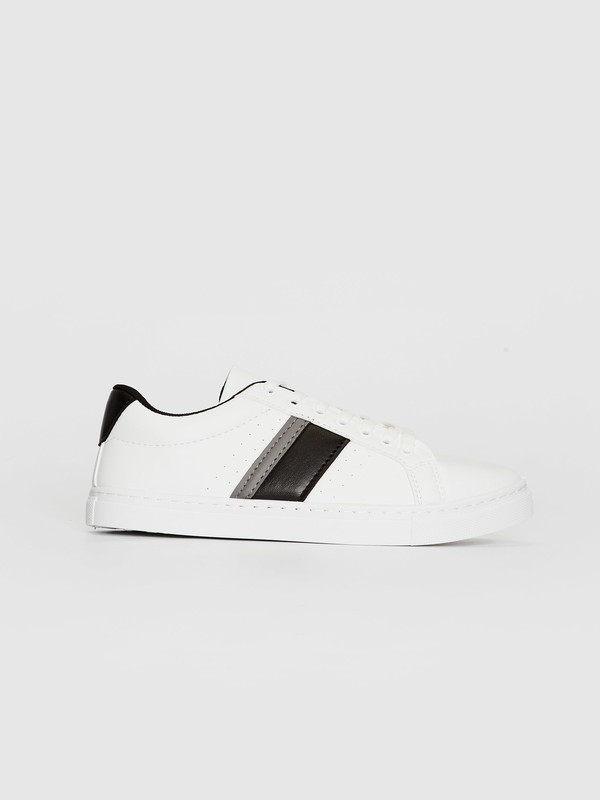 Beyaz Erkek Cocuk Isikli Spor Ayakkabi Lc Waikiki