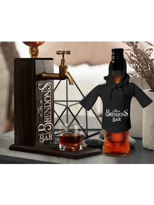 Bk Gift Kişiye Özel Kabartma Isimli Musluklu Doğal Ahşap Içki Standı ve Siyah Içki Şişesi Tişörtü Hediye Seti, Home Bar, Viski Çeşmesi, Ahşap Içecek Çeşmesi-7