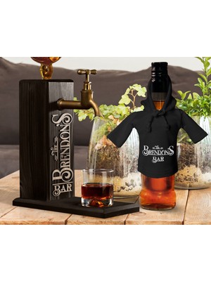 Bk Gift Kişiye Özel Kabartma Isimli Musluklu Doğal Ahşap Içki Standı ve Siyah Içki Şişesi Tişörtü Hediye Seti, Home Bar, Viski Çeşmesi, Ahşap Içecek Çeşmesi-7