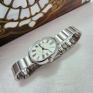 Marlas, Modern Tasarım, Gümüş Rengi, Çelik Kordon, Roma Rakamlı, Oval Tasarım, Kadın Kol Saati