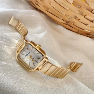 Retro Kadın Kol Saati, Vintage Tasarım, Minimal Tasarım, Altın Rengi Metal Kordon
