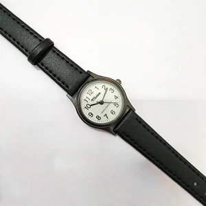 Retro Kadın Saati, Vintage Tasarım, Klasik, Siyah Kasa Rengi, Minimal Tasarım, Siyah Kayış Kordon, Beyaz Kadran