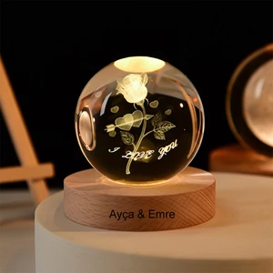 Keyfim Shop Işıklı Ahşap Kaideli Aşk ve Gül Cam Küre 8cm*6cm