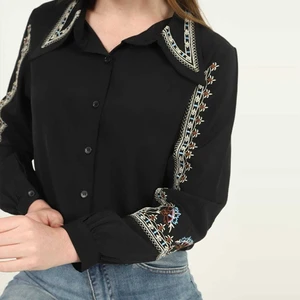 Trend Butik Nakış Yaka Gömlek