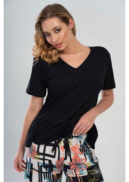 V Yaka Kısa Kol Sırtı V Parcalı Şortlu Pijama Takım