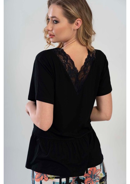 V Yaka Kısa Kol Sırtı V Parcalı Şortlu Pijama Takım