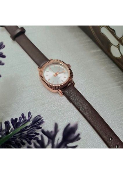 Marlas, Rose Gold Kasa, Kahverengi Deri Kordonlu, Vintage Kadın Kol Saati, Kadın Aksesuar, Minimal Tasarım, Retro Tasarım