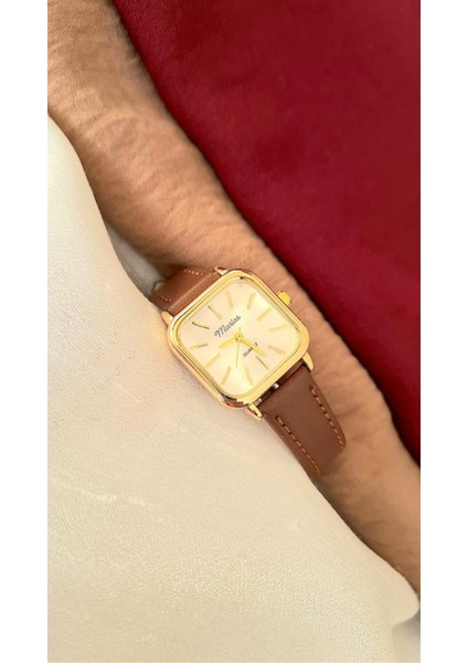 Retro Kadın Kol Saati, Köşeli Tasarım, Vintage Tasarım, Minimal Tasarım, Altın Rengi Kasa, Açık Kahverengi Kordon modelleri