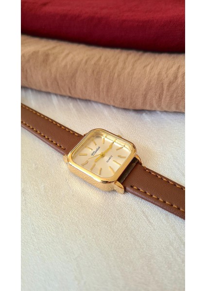 Retro Kadın Kol Saati, Köşeli Tasarım, Vintage Tasarım, Minimal Tasarım, Altın Rengi Kasa, Açık Kahverengi Kordon indirimleri