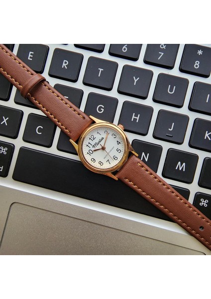 Retro Kadın Saati, Vintage Tasarım, Klasik Tasarım, Rose Gold Rengi, Minimal, Kayışlı, Ikonik