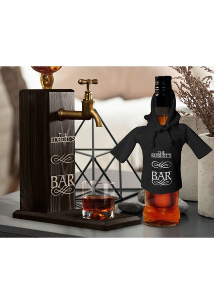 Kişiye Özel Kabartma Isimli Musluklu Doğal Ahşap Içki Standı ve Siyah Içki Şişesi Tişörtü Hediye Seti, Home Bar, Viski Çeşmesi, Ahşap Içecek Çeşmesi-3