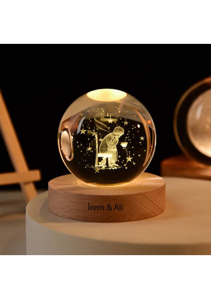 Işıklı Ahşap Kaideli Küçük Prens Cam Küre 8cm*6cm