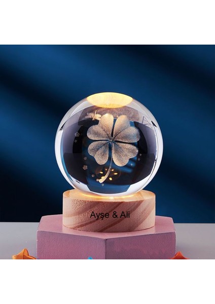 Işıklı Ahşap Kaideli Yonca Temalı Cam Küre 8cm*6cm