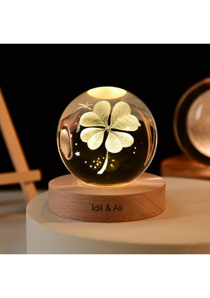 Işıklı Ahşap Kaideli Yonca Temalı Cam Küre 8cm*6cm