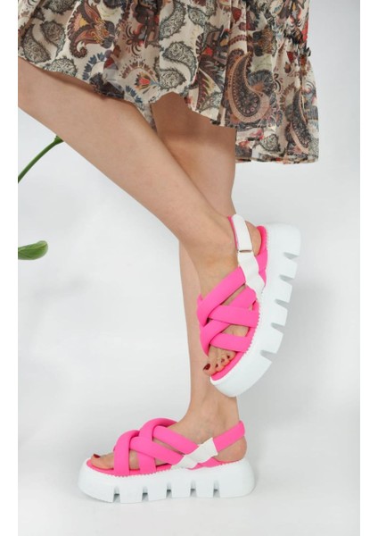 Çapraz Bağlı Pembe Beyaz Ortopedik Taban Kadın Sandalet modelleri