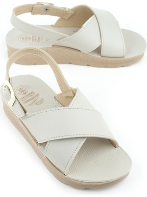 Gezer Kadın Yazlık Hac-Umre Sandalet Bej Renk Konforlu Malzeme ile Üretilmiştir