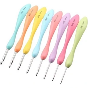 Renkli Tığ Seti 8 Farklı Numara ile Renkli ve Kullanışlı Tasarım